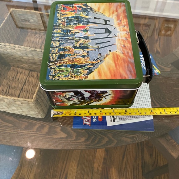 Vintage metal GI Joe lunch box; minor scratches; latch works great. - Picture 3 of 11